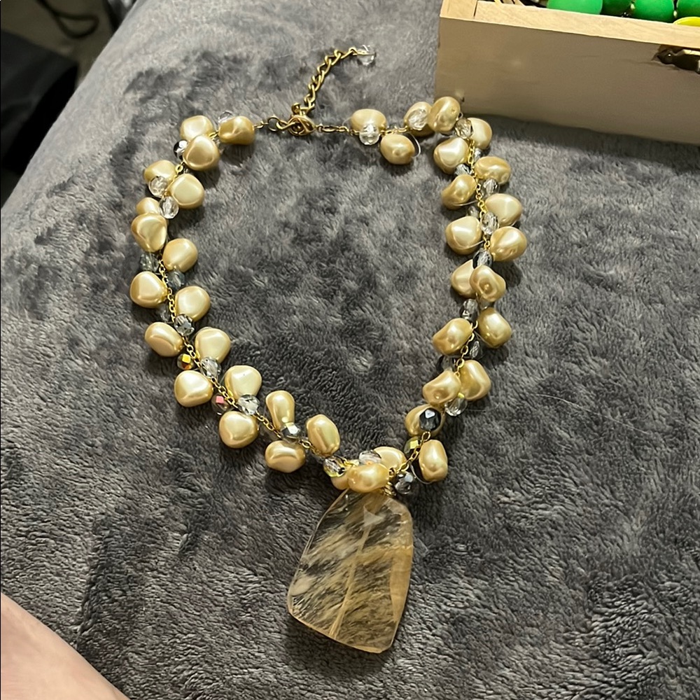 Elegant Pearl andstone  Necklace